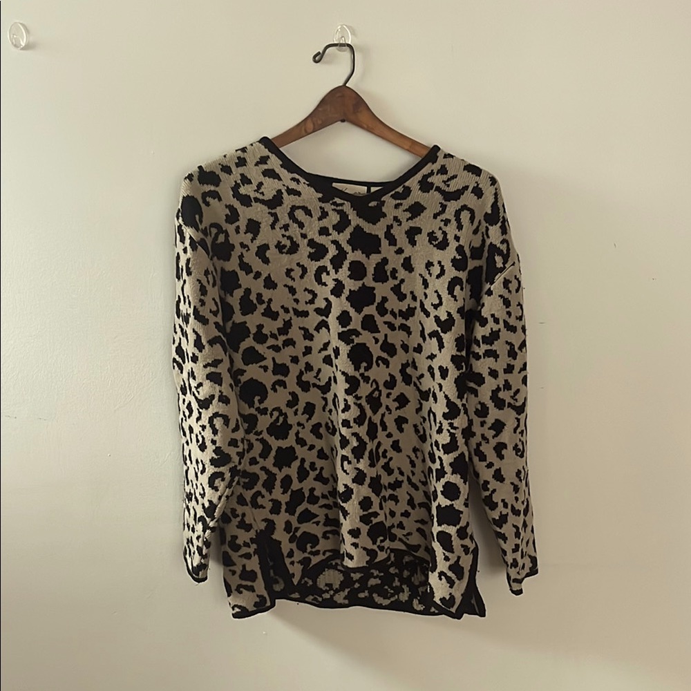 Vintage Leopard Print V-Neck Sweater